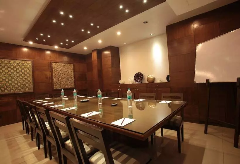 Fotos del hotel Justa Mg Road  :  8