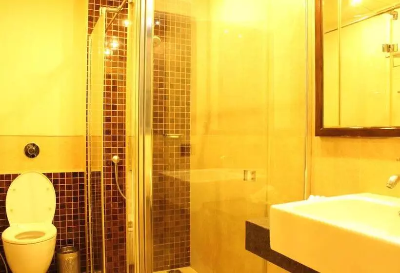 Fotos del hotel Justa Mg Road  :  9