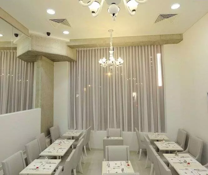 Fotos del hotel Kyriad Prestige Perpignan Centre Del Mon:  8