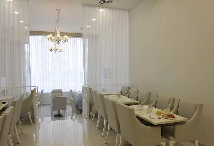 Fotos del hotel Kyriad Prestige Perpignan Centre Del Mon:  2