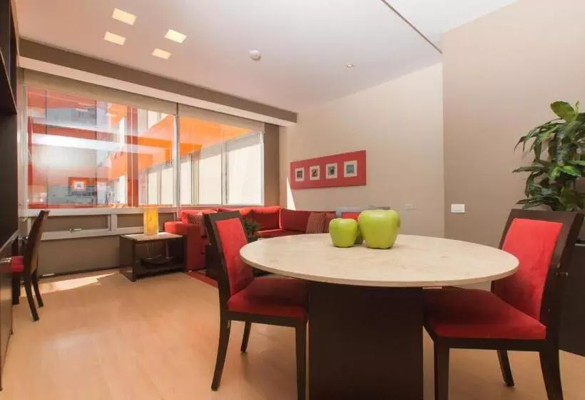 Fotos del hotel Hausuites:  2