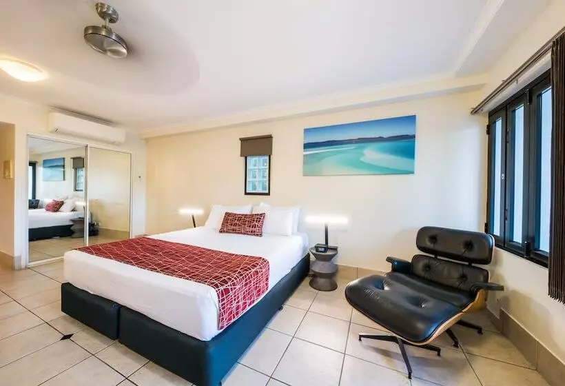 At Waterfront Whitsunday Retreat – Adults Only