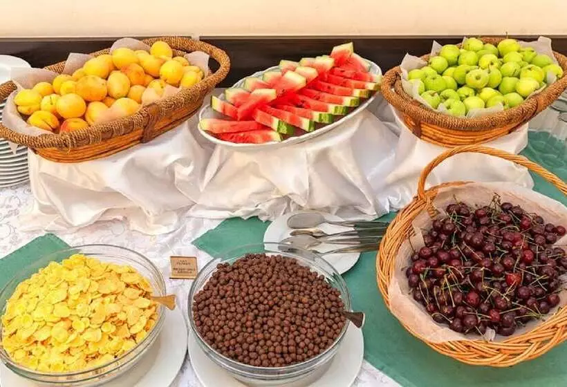 Fotos del hotel Regineh:  8