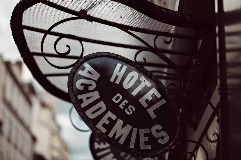 Des Académies Et Des Arts