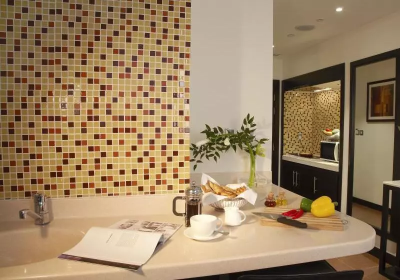 Fotos del hotel Cristal  Abu Dhabi:  9