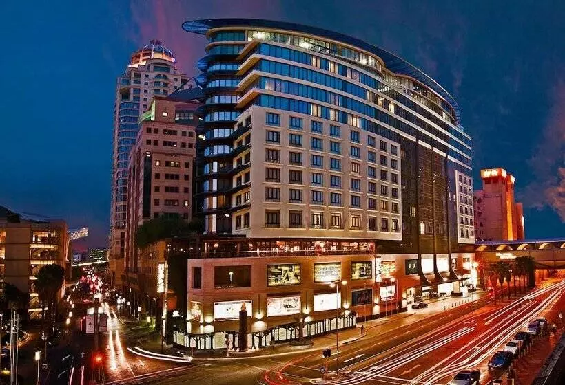 Davinci  On Nelson Mandela Square