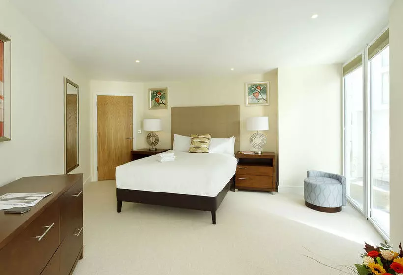 Saco Canary Wharf  Trinity Tower