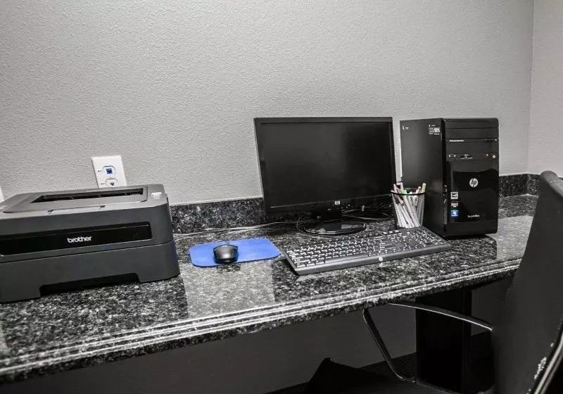 Fotos del hotel Rest Well Inn & Suites:  8