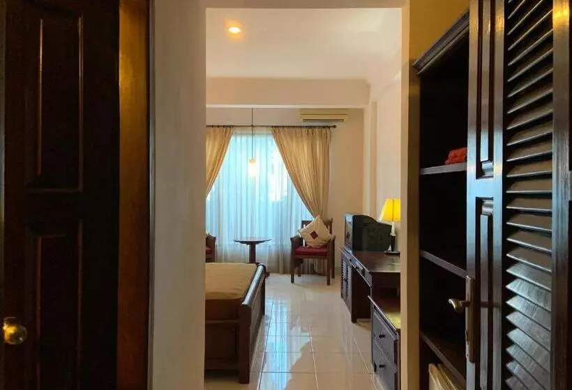 Fotos del hotel Nirwana Suites:  14