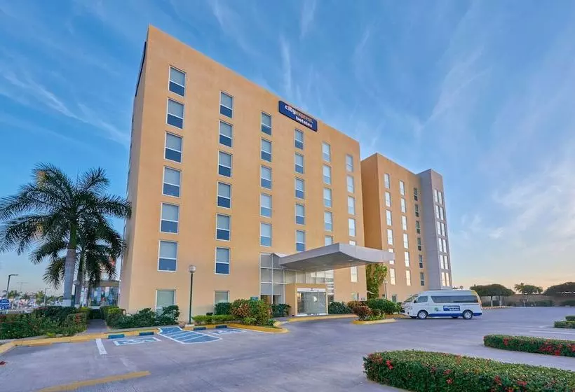 Fotos del hotel City Express Manzanillo:  2