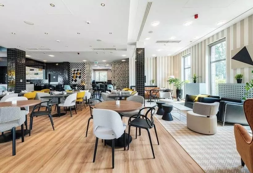 Holiday Inn Express Warsaw Airport