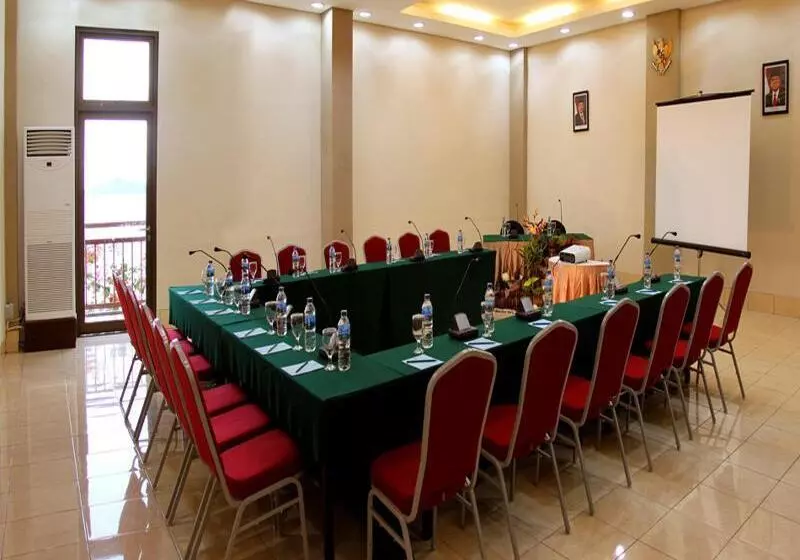 Fotos del hotel The Jayakarta Suites Komodo Flores:  17