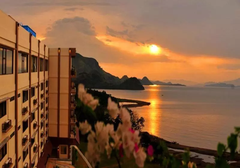 Fotos del hotel The Jayakarta Suites Komodo Flores:  14