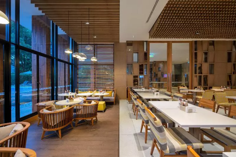 Fotos del hotel Holiday Inn Express Phuket Patong Beach Central, An Ihg:  10