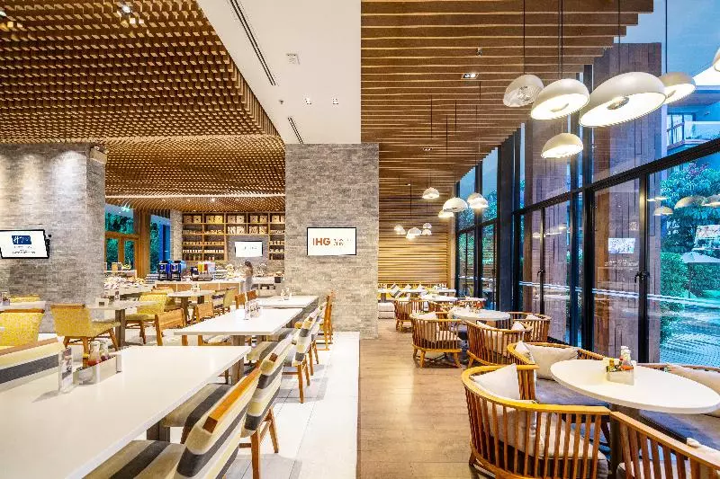 Fotos del hotel Holiday Inn Express Phuket Patong Beach Central, An Ihg:  18