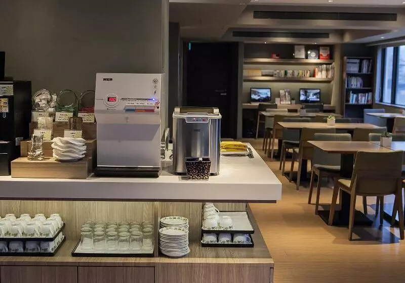 Fotos del hotel Royal Inn Taipei Linsen  Huashan 1914 Creative Park:  18