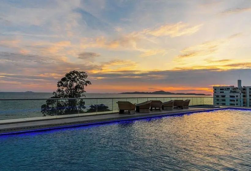 Fotos del hotel Centara Grand Phratamnak Pattaya:  12