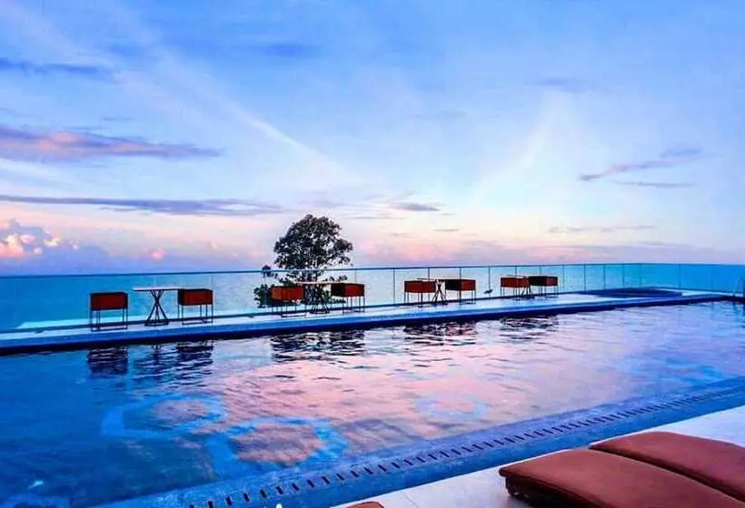 Fotos del hotel Centara Grand Phratamnak Pattaya:  3