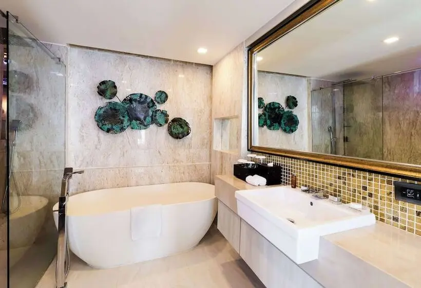 Fotos del hotel Centara Grand Phratamnak Pattaya:  4