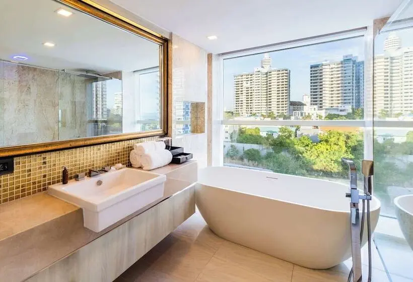 Fotos del hotel Centara Grand Phratamnak Pattaya:  25