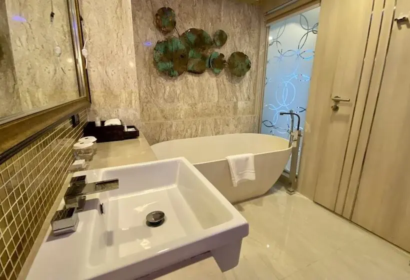 Fotos del hotel Centara Grand Phratamnak Pattaya:  17