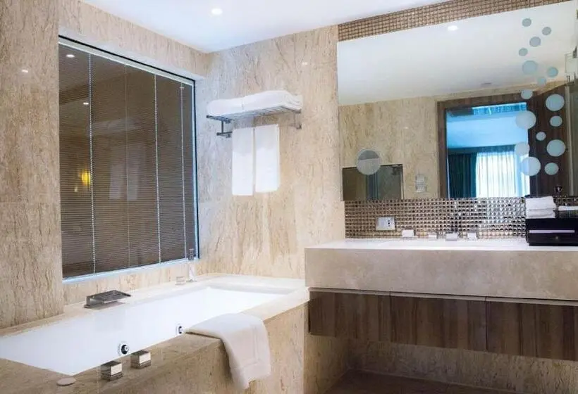 Fotos del hotel Centara Grand Phratamnak Pattaya:  20