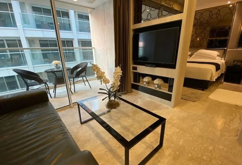 Fotos del hotel Centara Grand Phratamnak Pattaya:  1