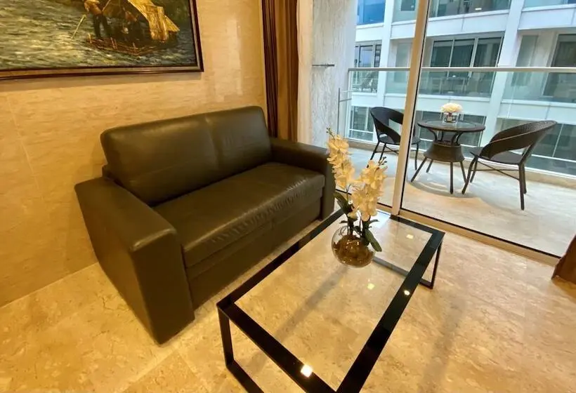 Fotos del hotel Centara Grand Phratamnak Pattaya:  6