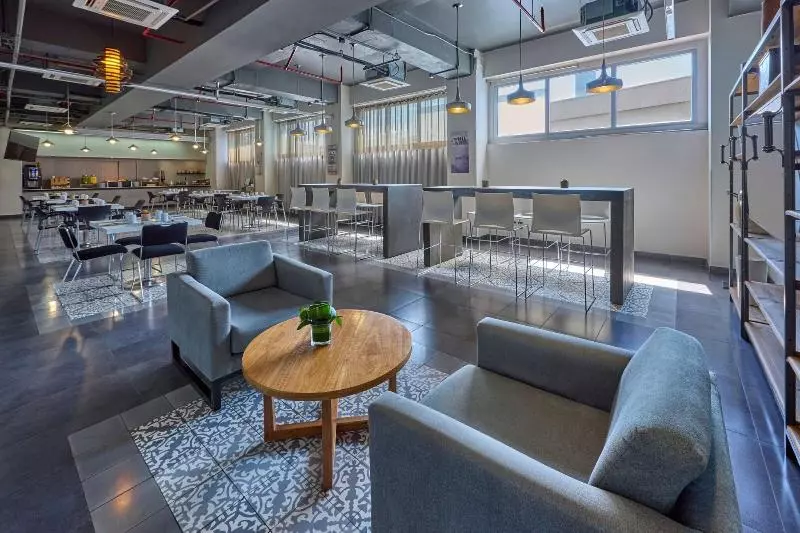 City Express Plus Patio Universidad