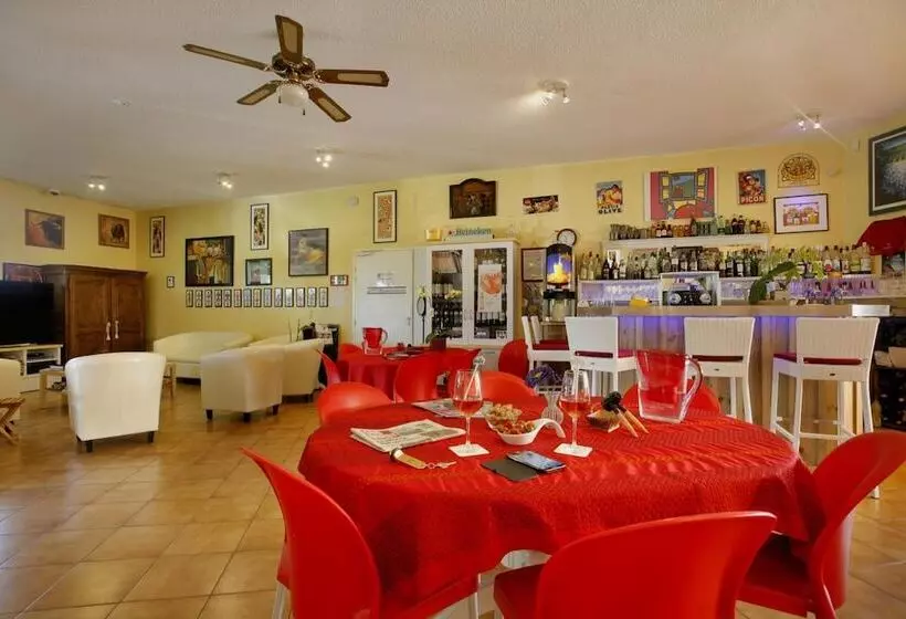 Fotos del hotel Logis Hôtel Corintel Bordeaux Est:  9