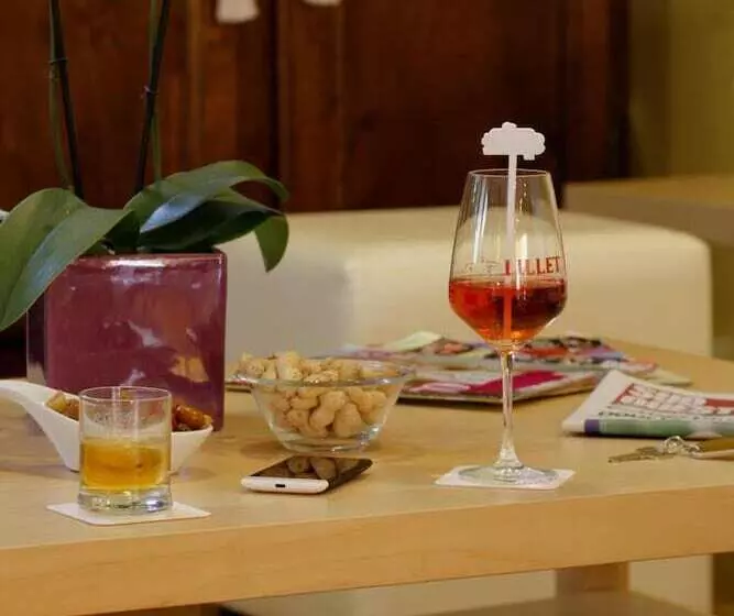 Fotos del hotel Logis Hôtel Corintel Bordeaux Est:  19