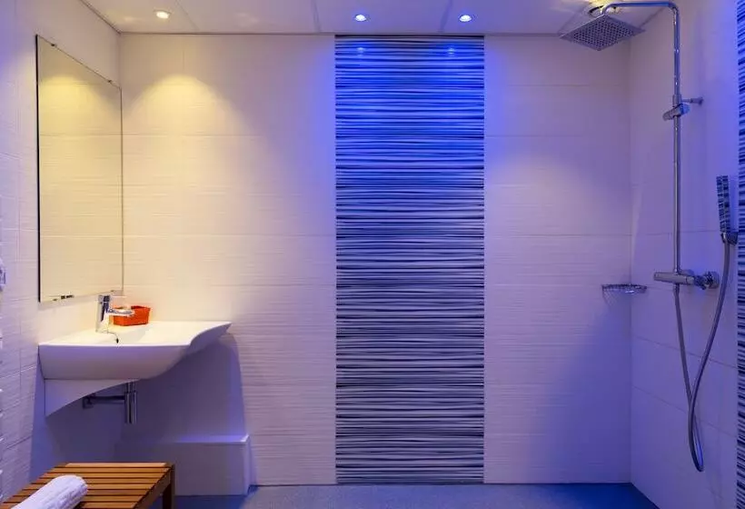 Fotos del hotel Logis Hôtel Corintel Bordeaux Est:  2