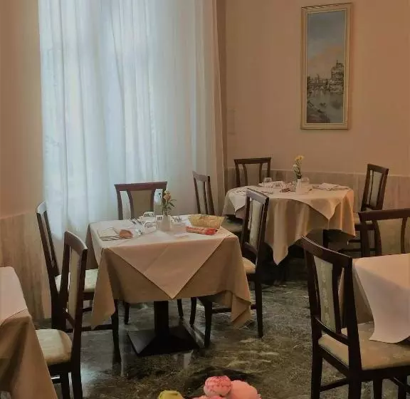 Fotos del hotel Villa Sophia:  12