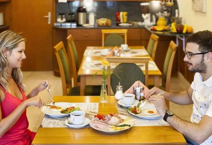 Fotos del hotel Holiday Club Apartman:  4