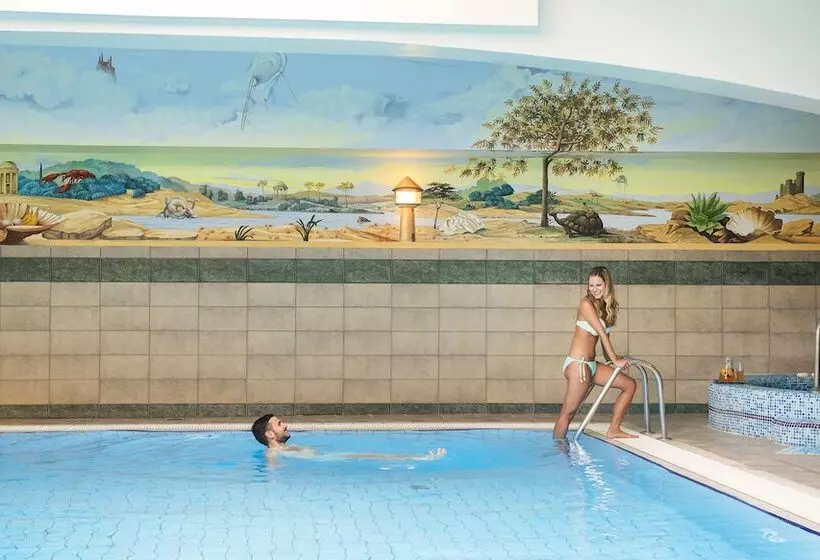 Fotos del hotel Holiday Club Apartman:  11