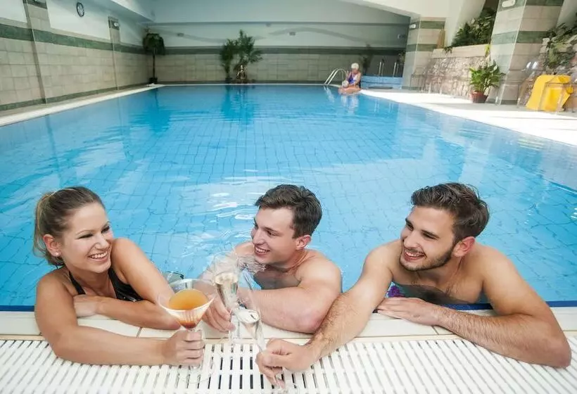 Fotos del hotel Holiday Club Apartman:  5