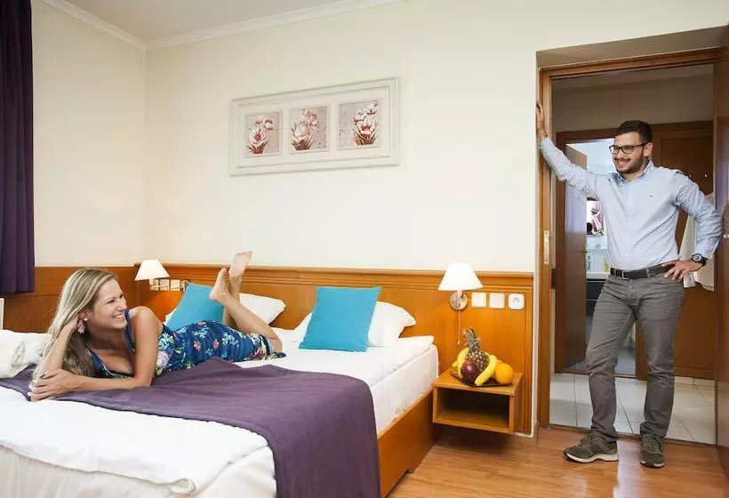 Fotos del hotel Holiday Club Apartman:  10