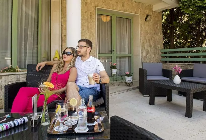 Fotos del hotel Holiday Club Apartman:  6