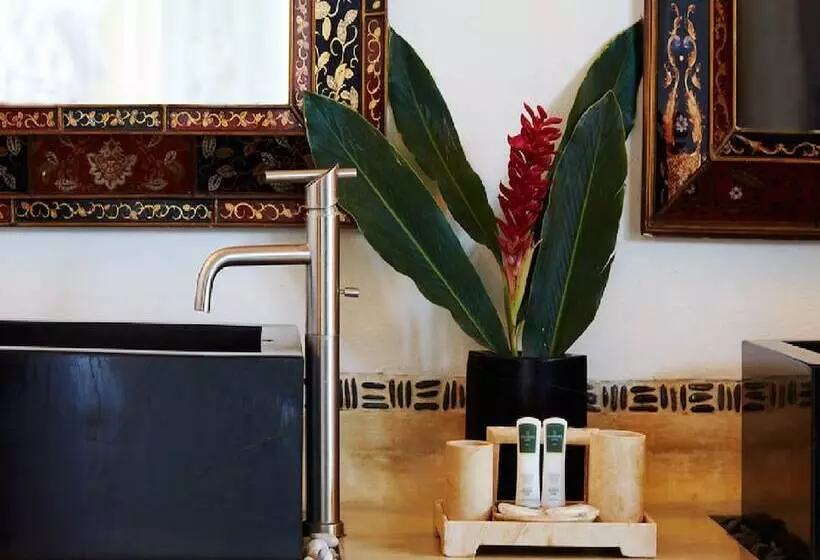 Tentaciones Hotel & Lounge Pool