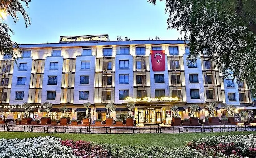 Dosso Dossi S & Spa Downtown