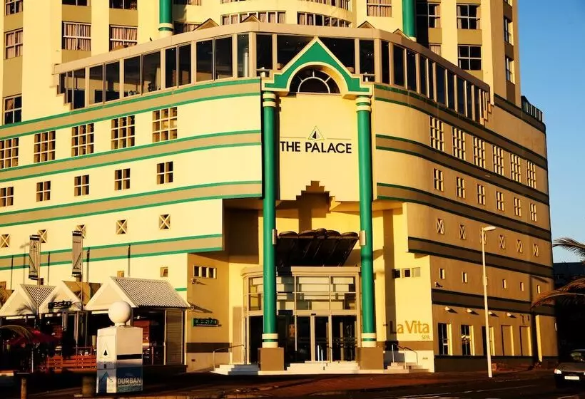 Fotos del hotel First Group The Palace All-suite:  18