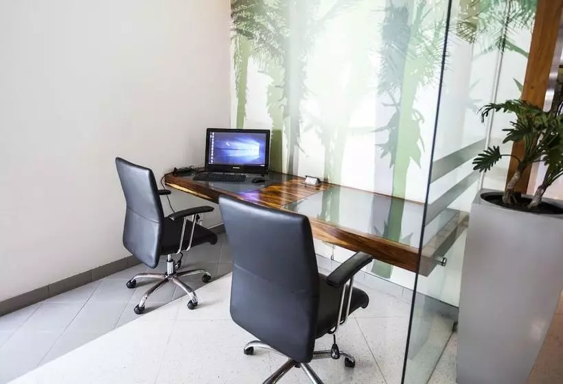 Fotos del hotel First Group The Palace All-suite:  8