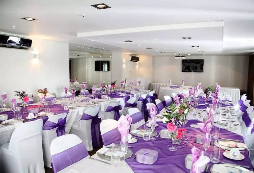 Fotos del hotel First Group The Palace All-suite:  5