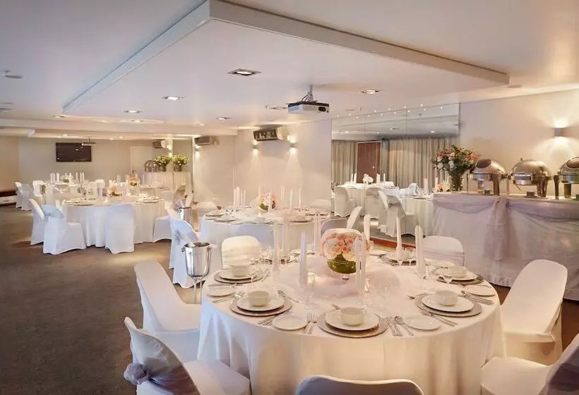 Fotos del hotel First Group The Palace All-suite:  14