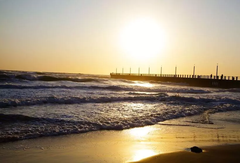 Fotos del hotel First Group The Palace All-suite:  22