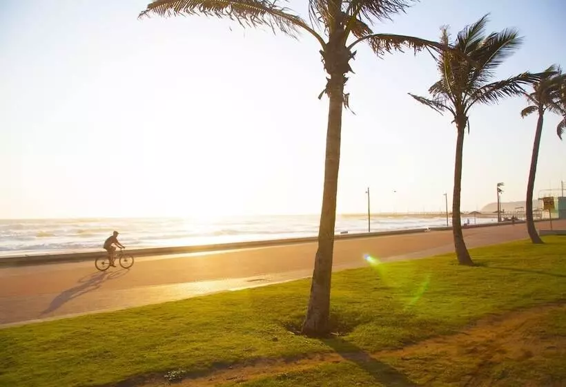 Fotos del hotel First Group The Palace All-suite:  20