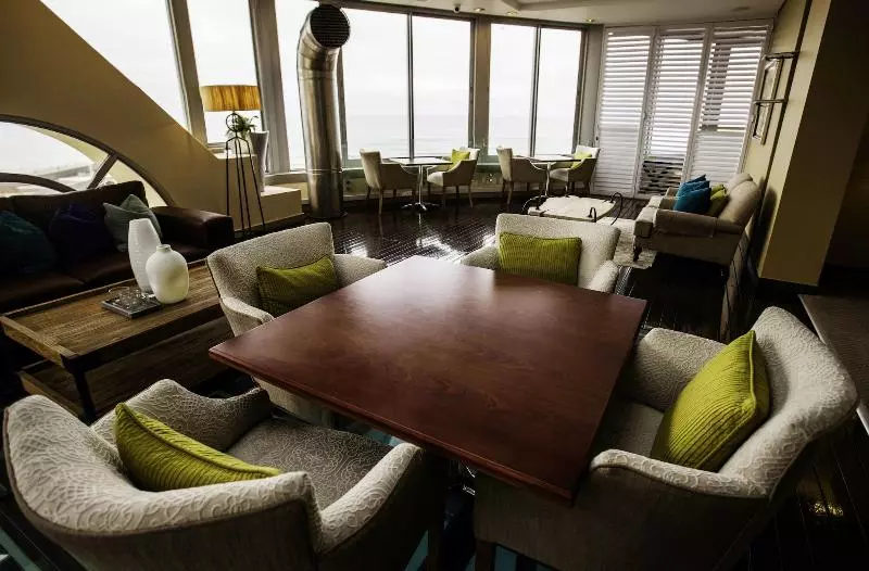 Fotos del hotel First Group The Palace All-suite:  4