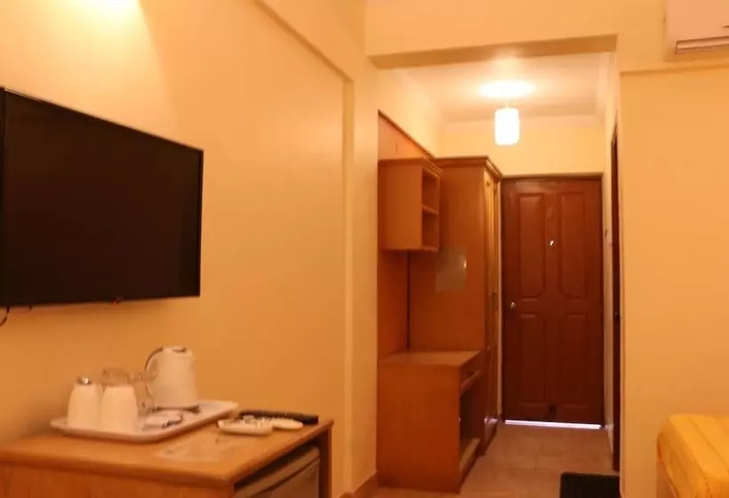 Fotos del hotel Kingstork Beach Resort:  2