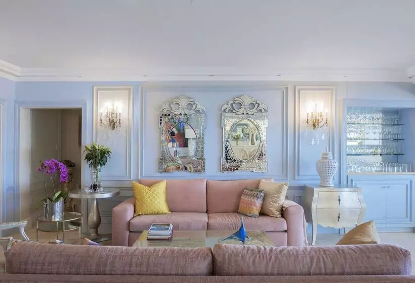 The Clarendon  Bantry Bay