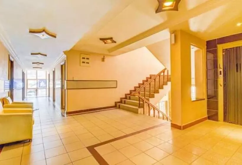 Fotos del hotel Fab Kinnera Comforts Railway Station:  2